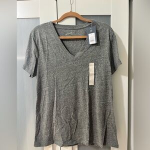 Universal Threads Gray V-Neck T-Shirt